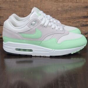 Nike Air Max 1 Summit White/Vapor/Phonton Dust Wmn 11 Mens 9.5 NEW CONDITION